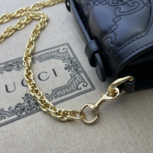 グッチバッグ角部分ディテール